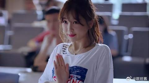 蔡敏敏上课主动坐第一排，闺蜜都惊了，贺灿阳被征服