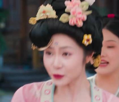 甄嬛传的忠实粉丝意外穿越到宫斗剧里，直接拿捏玩转整个后宫