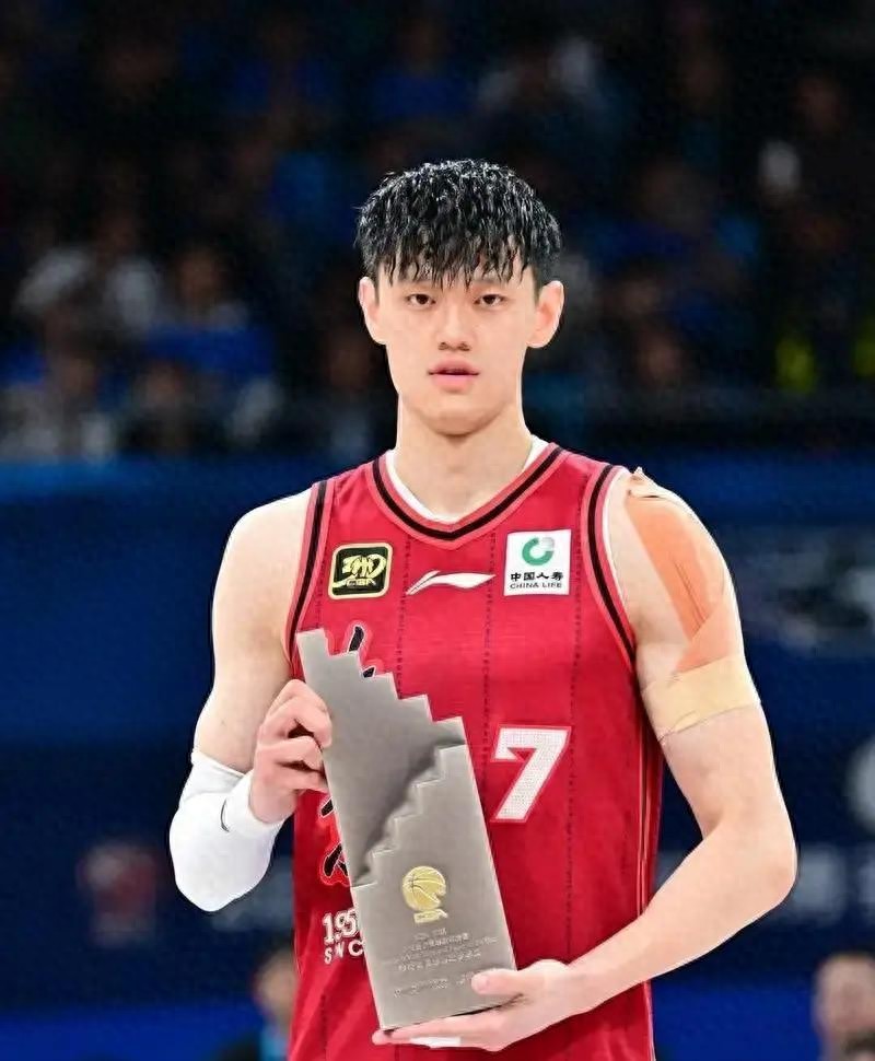 中国男篮增补3人，赵睿、周琦无缘！周琦更新社媒动态上任新岗位