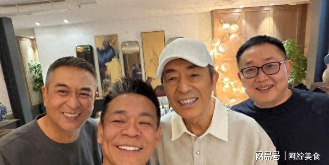 《主角》收官聚餐！刘浩存缺席，张艺谋笑眯眼，张嘉益老婆真漂亮