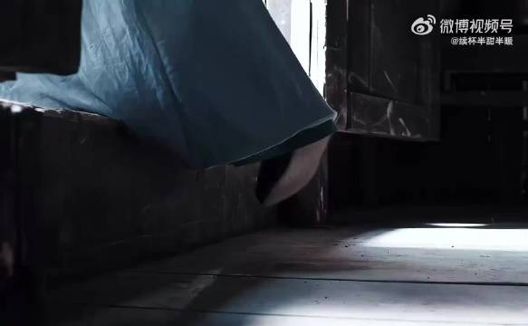 女孩逃婚被未婚夫抓住,路人教其巧妙脱身