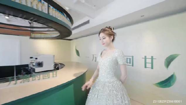 迪丽热巴出场 今天是blingbling的巴