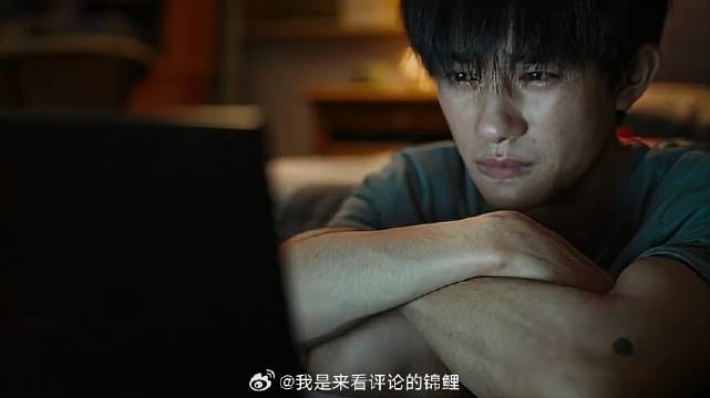 刘浩存为哄易烊千玺，直播喝黑暗料理，一杯下去直奔厕所