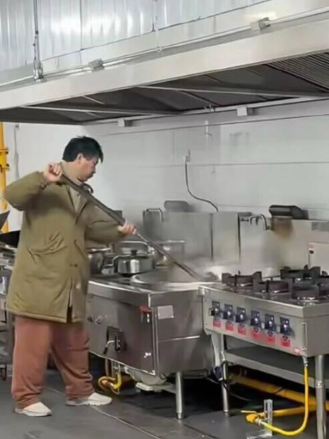 武林外传小米送高考爱心餐，乞丐变现实大侠