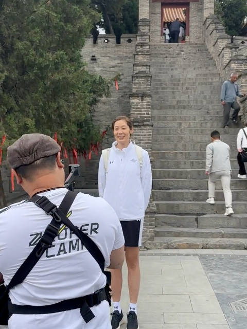 朱婷现身Zhuper Camp指导学员