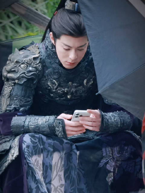 渊儿啊看没看到我发你的短信啊？ 谢家军有内鬼，小心你身后有暗剑 ｜️