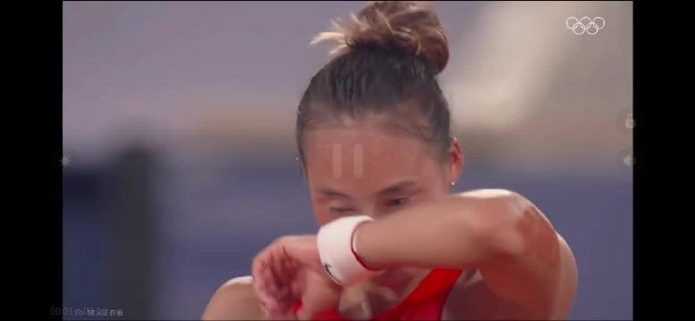 郑钦文带伤坚守赛场，巴黎奥运金牌背后是十年磨一剑