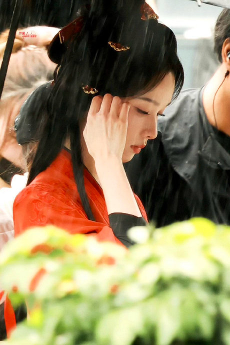 公众和粉丝对陈都灵这次的感恩举动评价如何？
