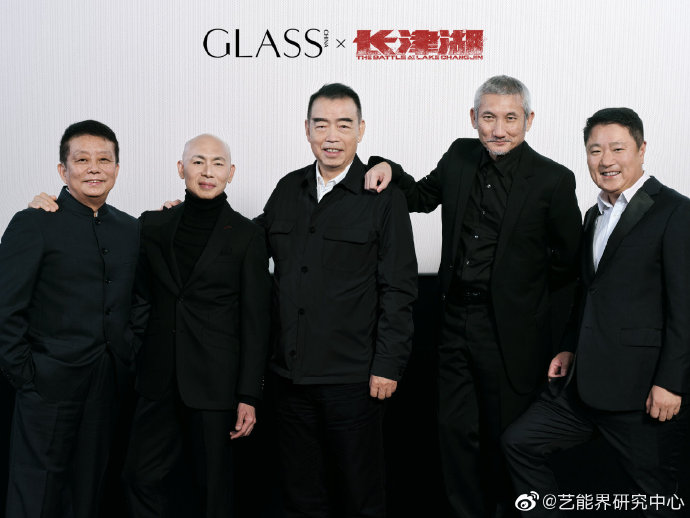 博纳影业过度依赖主旋律大片，这对公司的长期发展有何不利影响？