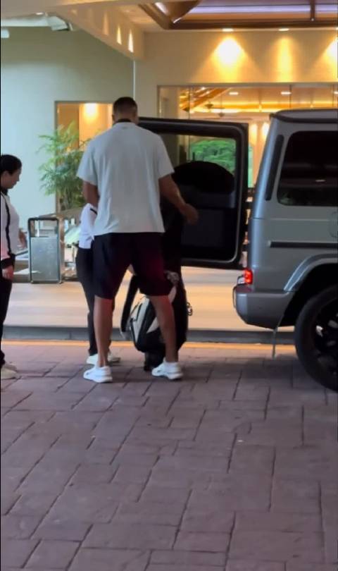 大哥回国了是不是知道荔枝熟了 退役后还能有这身材管理，比前辈们好很多啊
