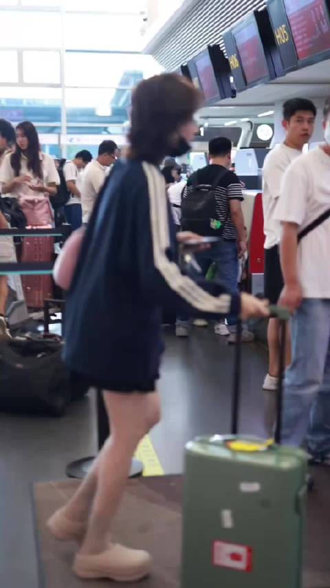陈小纭身材还挺让人羡慕吧，而且还是冷白皮，长得也很美，怎么就是不火呢？