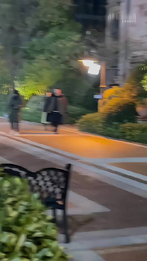 这高高大大的，好适合搂搂抱抱举高高
