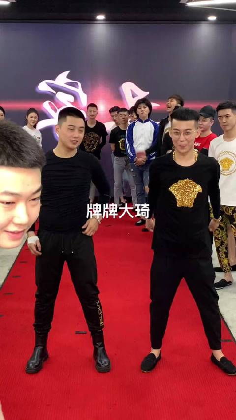 牌牌琦发文致歉承认与小伊伊感情破裂长期分居