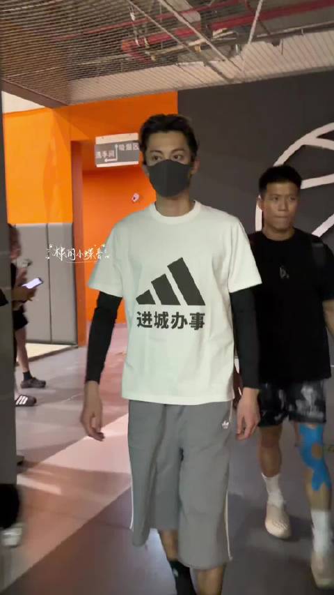 我只想知道王鹤棣穿的这件衣服要涨翻多少倍销量