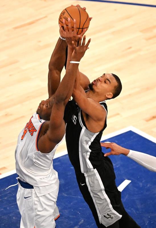 文班亚马卡斯尔21岁374天创NBA总决赛最年轻双20+纪录