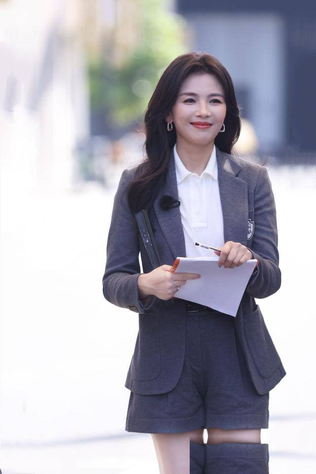 顶着半永久的妆造,杨紫被骂惨了,网友:能不能换张脸?