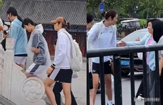 中国女排冠军朱婷担任主教练 姚迪辅助 现身周口举办青少年训练营