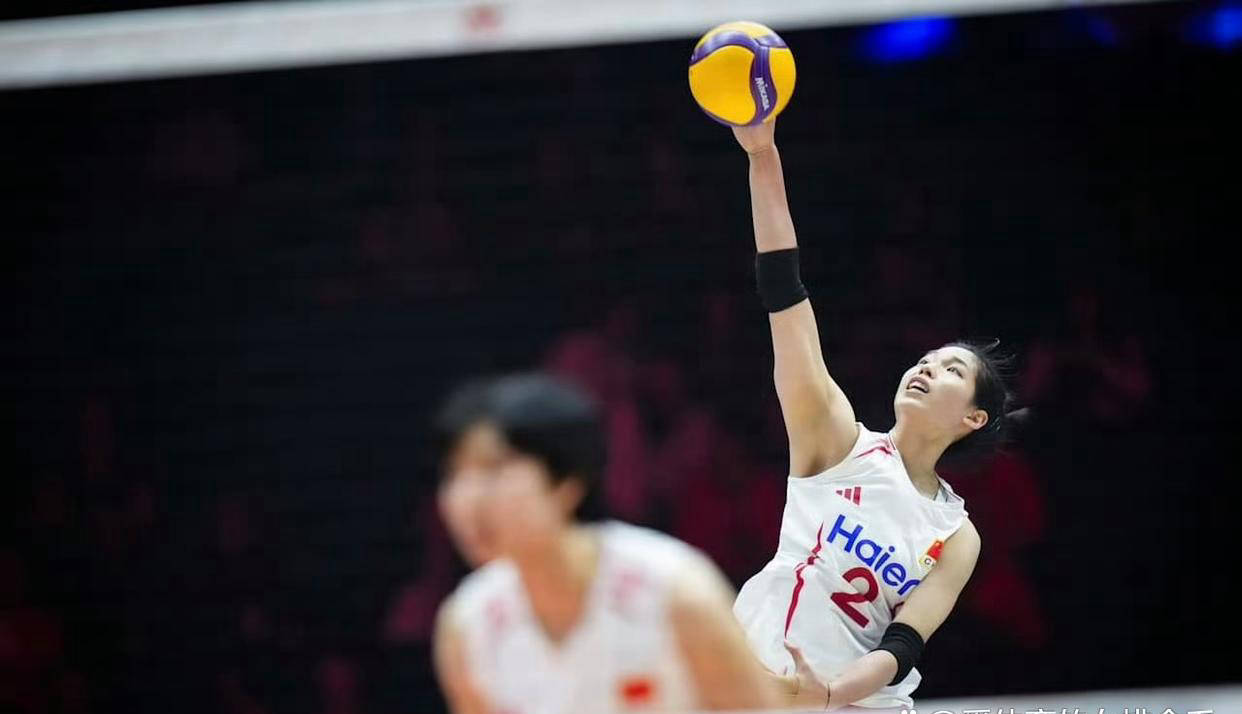 五局激战！中国女排3-2险胜泰国夺世联赛首胜，却暴露多重短板_比赛_中国队_庄宇珊