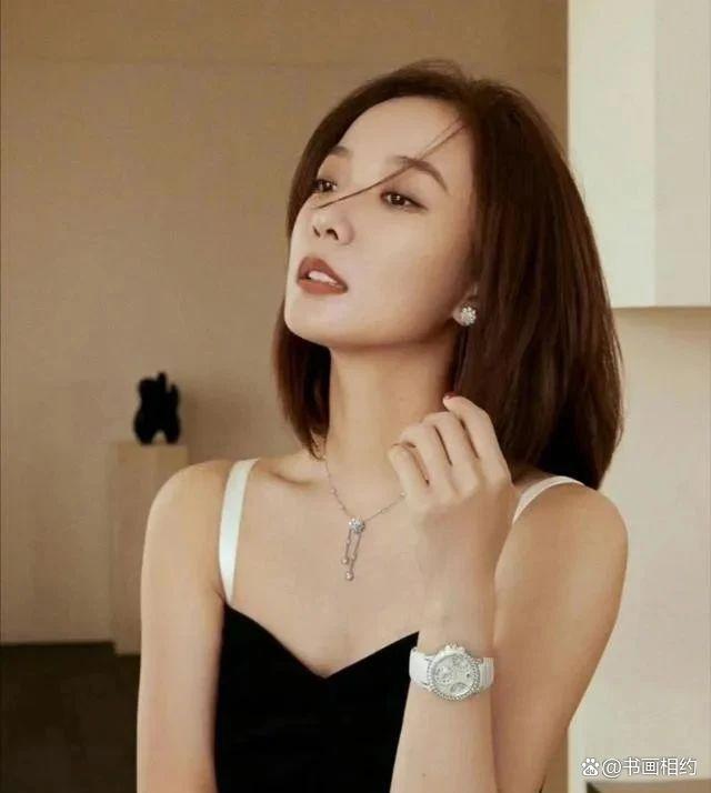 王珞丹的书法,清丽脱俗,飘逸出尘,就像她的人一样,赏心悦目!