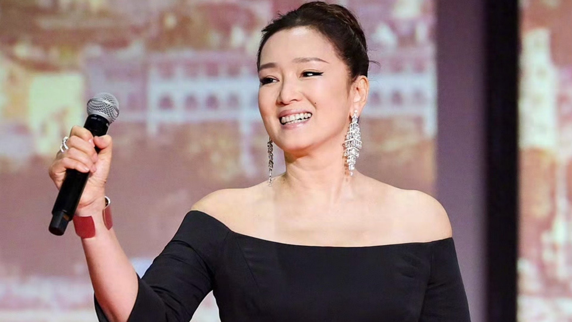 刘浩存终成张艺谋“审美”最后的倔强，76岁的张艺谋，回不去了