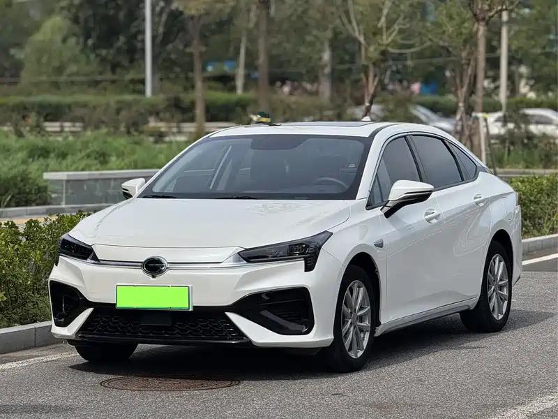 7万多拿下二手埃安AION S,2023款行驶4万多公里,沉稳大气