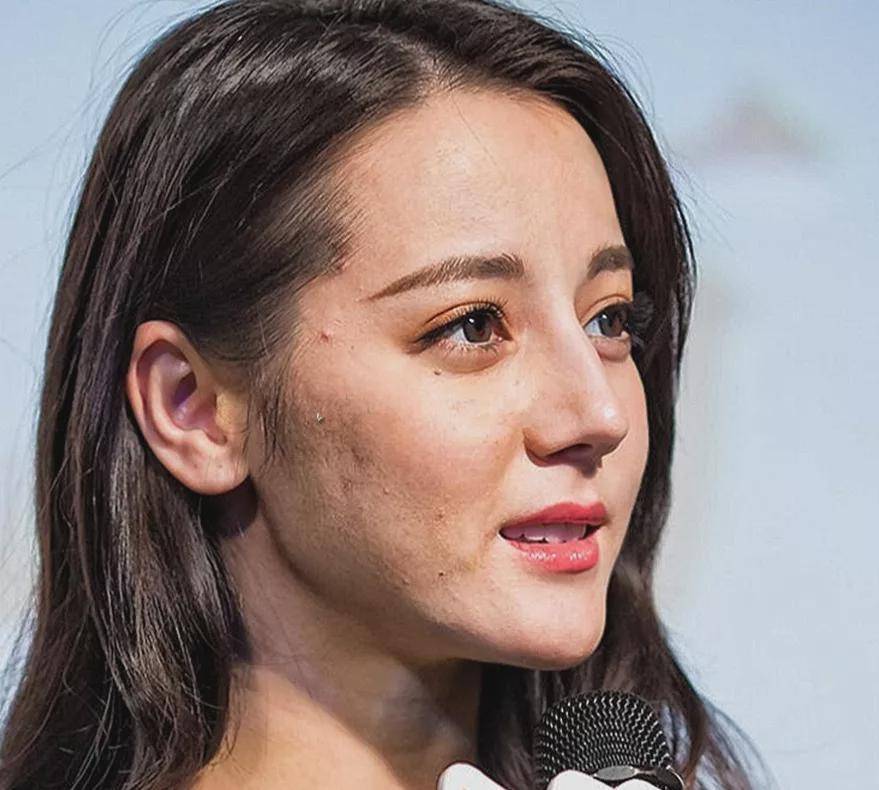 工作室晒素颜照辟谣!化妆师隔空battle内幕,热巴颜值稳了
