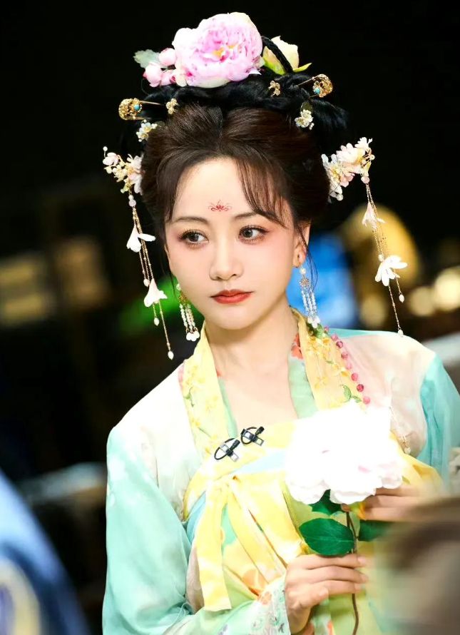 于正称杨蓉把剧邀都推掉了！四十几岁了开心就好！不能逼她！