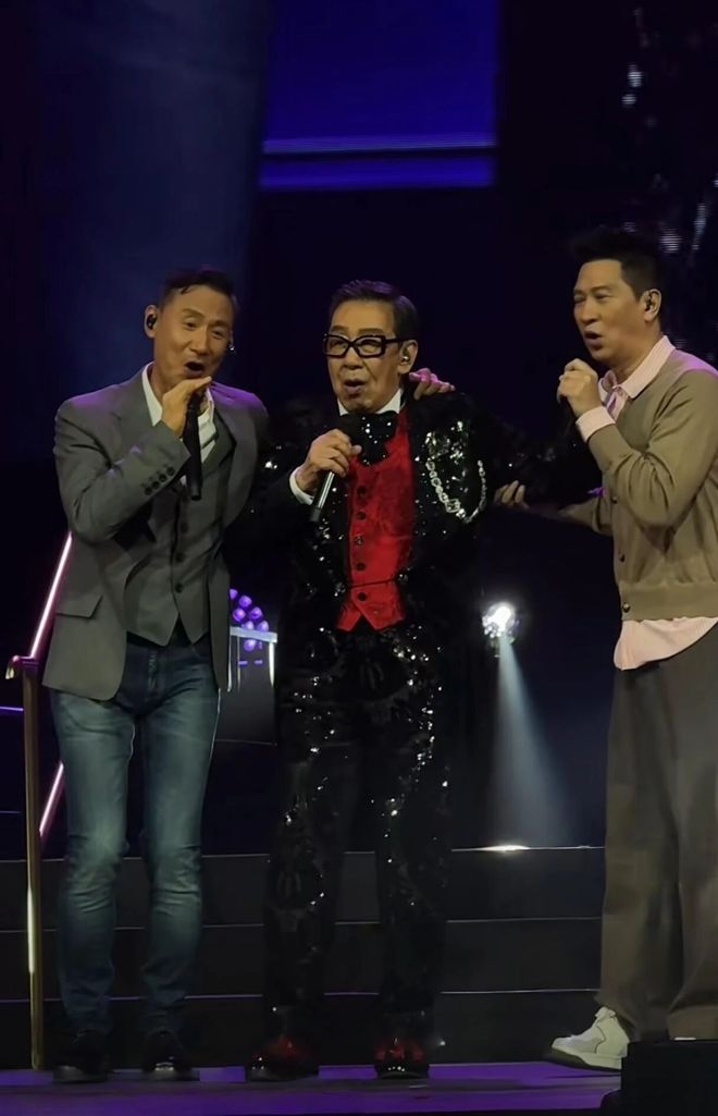 修哥，95岁，办了场“全明星演唱会”