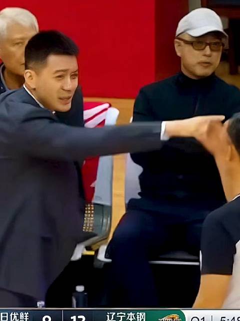 杨鸣和裁判之间的“爱恨情仇”