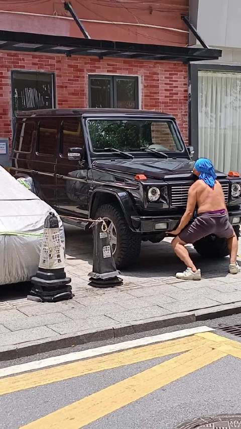 纯徒手硬拉奔驰大G车轮移动离地第一人