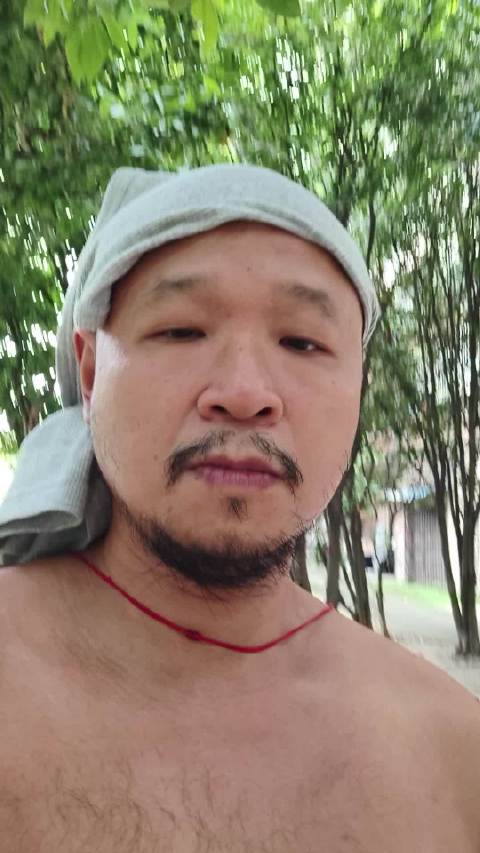健身达人黄永钰徒手硬拉奔驰大G，创力量训练新纪录