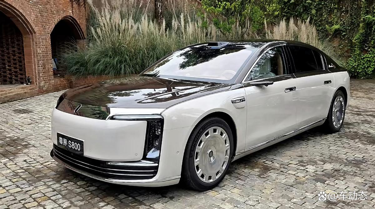尊界V800申报,3430mm轴距,国内最大MPV?