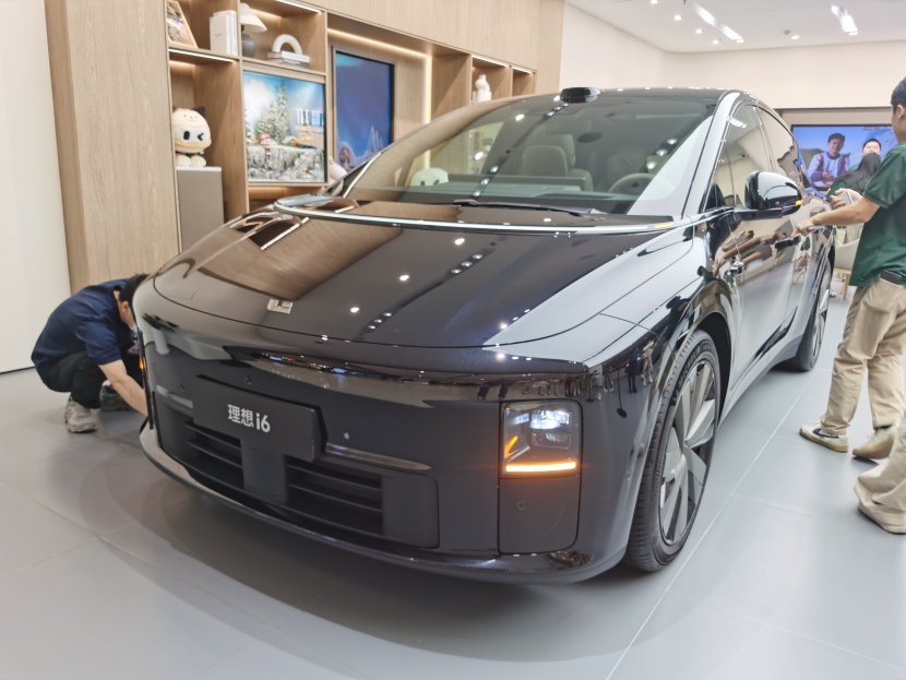 理想i6上市售24.98万，还等小米YU7么？