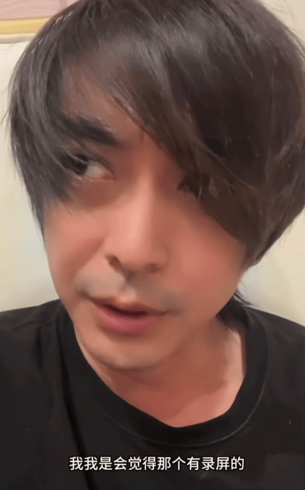 李佳航深夜素颜直播破防，一句“我没怎么”道尽无奈_恶意_剪辑_营销