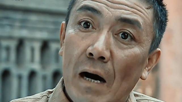 李云龙不费吹灰之力击退情敌，并成功俘获了女神田雨的欢心！