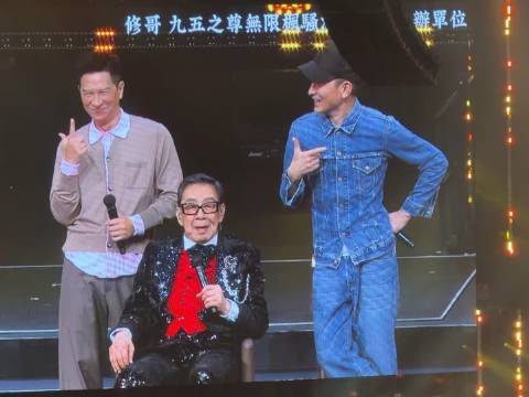 刘德华按捺不住！亲临现场传授《雪忘情水》
