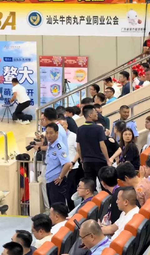 杜锋现身塞尔维亚为粤BA助威，曾言20分不算啥