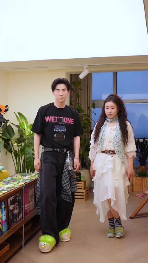 李川新剧热播锤娜丽莎首专发布