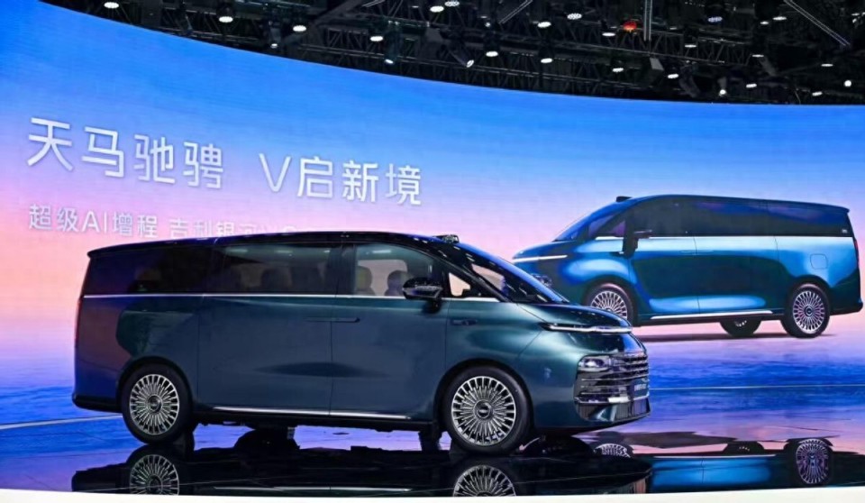 吉利银河首款增程MPV，三种座椅布局可选，吉利银河V900正式发布_新闻