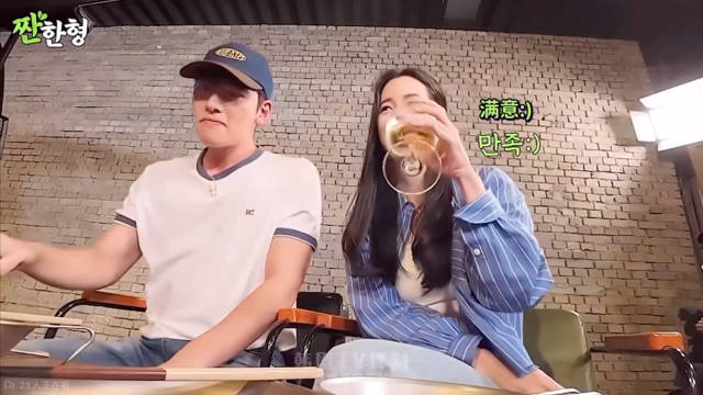 林智妍李到晛打高尔夫同框，双实力派戏路宽广