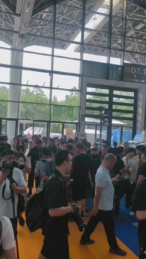 来车展凑热闹瞎逛一圈