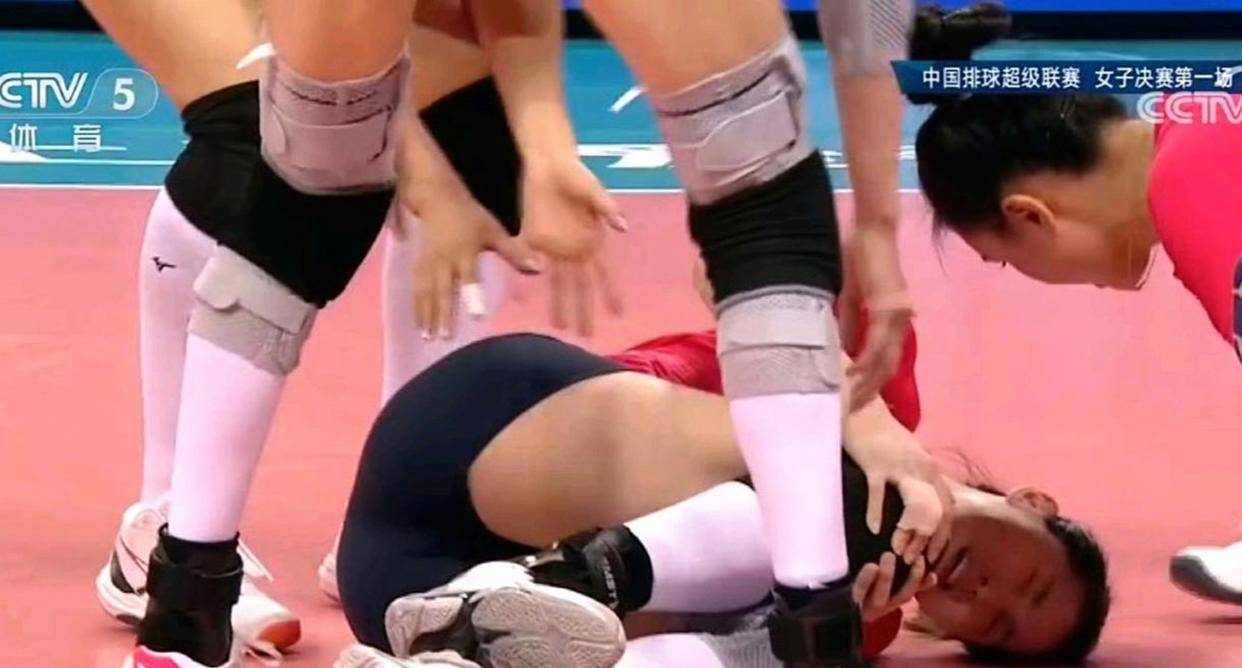 6.6日：赖亚文现场观战中国女排对捷克女排比赛，近两个月集训后球队表现不佳