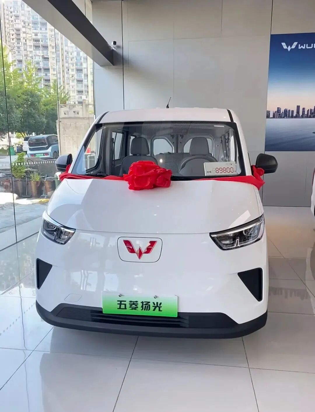 8.58万+310KM续航!五菱扬光EV升级宁德电池:可改床车+露营车,8万级“移动小房车”来了!