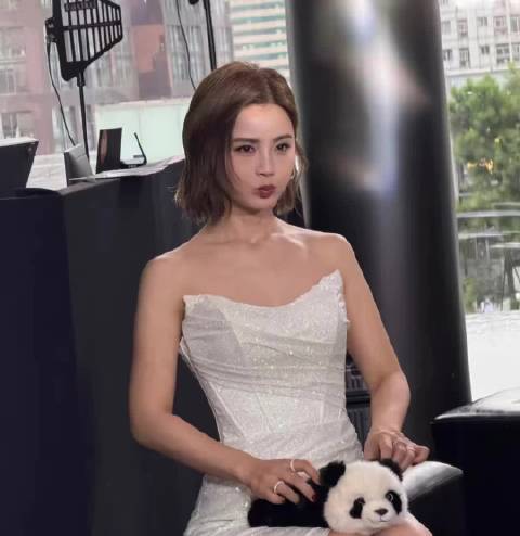 阿Sa四十岁状态引热议，生图展现自然美
