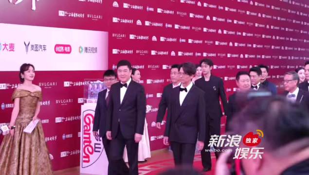 《四渡》剧组亮相上影节红毯，刘烨等主创分享贵州拍摄经历