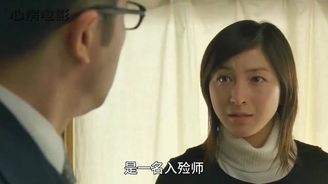 入殓发现父亲紧握儿时赠石，多年怨恨终化解