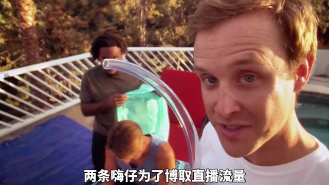 男人为博流量恶搞同伴，脑袋被封进微波炉！