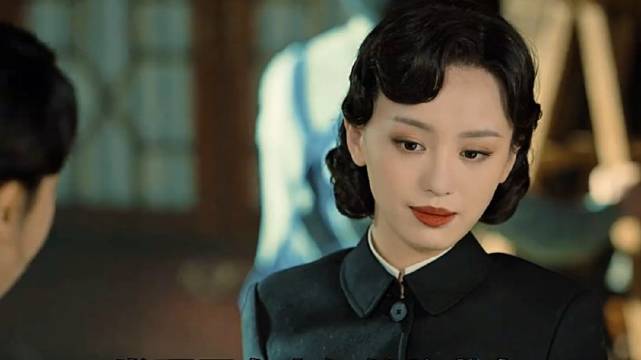 男同事发现女同事手持绝密档案