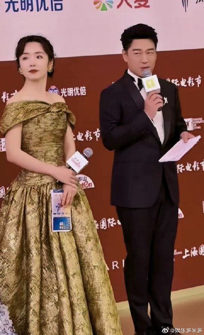 王耀庆在上海电影节期间与杨紫琼和叶童的合影背后有什么互动细节？