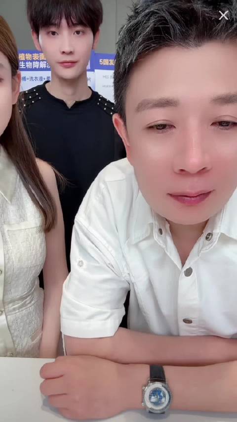 徐杰陈先生接连遭蛋蛋反抽